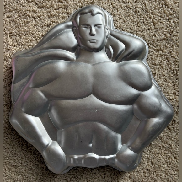 Vintage 1977  Wilton Superman Cake Pan Mold 502-1212 DC Comics Super Hero Cape - Picture 1 of 3